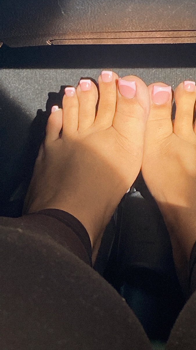 imeveryythang's tweet photo. Foot content? Let me know what y’all wanna see I aim to please book with me 😘📍 #portlandoregon https://t.co/eeFQaFPBMQ