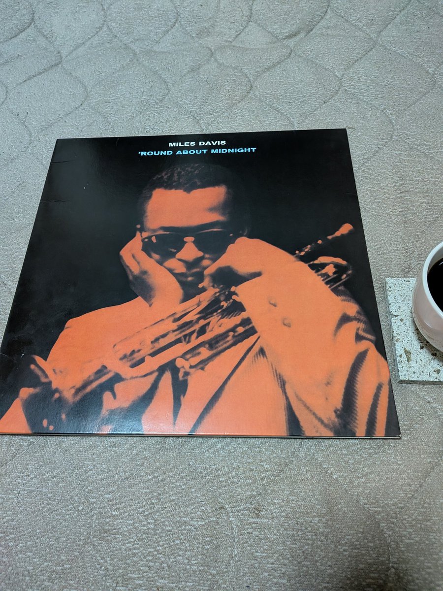 AM3:37 ROUND ABOUT MIDNIGHT MILLS DAVIS ROUND ABOUT MIDNIGHT 寝て