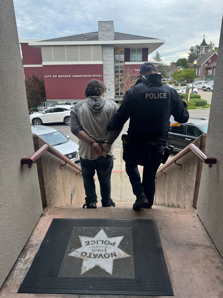 novatopolice tweet media