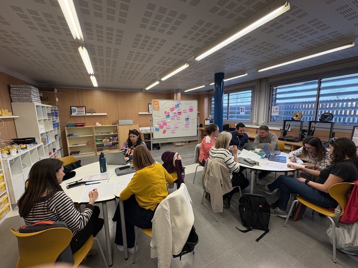 ParcdelSaladar's tweet image. 5a sessió del Curs "Cultura maker i fabricació digital amb sentit". En aquesta sessió els/les futurs/es mestres maker comencen els seus projectes lliures #FormacioCulturaMaker #AprenentatgeAmbSentit #ProgramaFAIG
@cesirecat