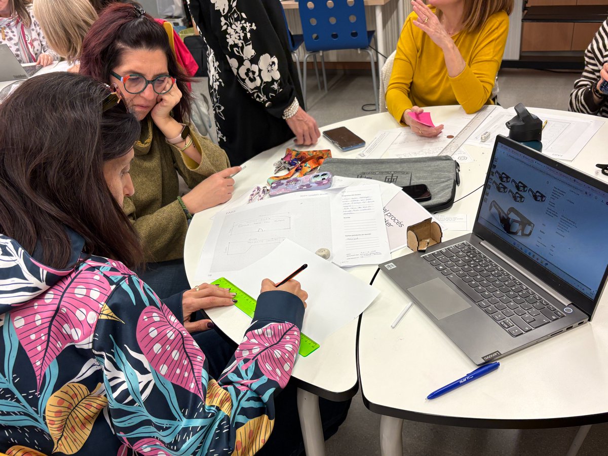 ParcdelSaladar's tweet image. 5a sessió del Curs "Cultura maker i fabricació digital amb sentit". En aquesta sessió els/les futurs/es mestres maker comencen els seus projectes lliures #FormacioCulturaMaker #AprenentatgeAmbSentit #ProgramaFAIG
@cesirecat