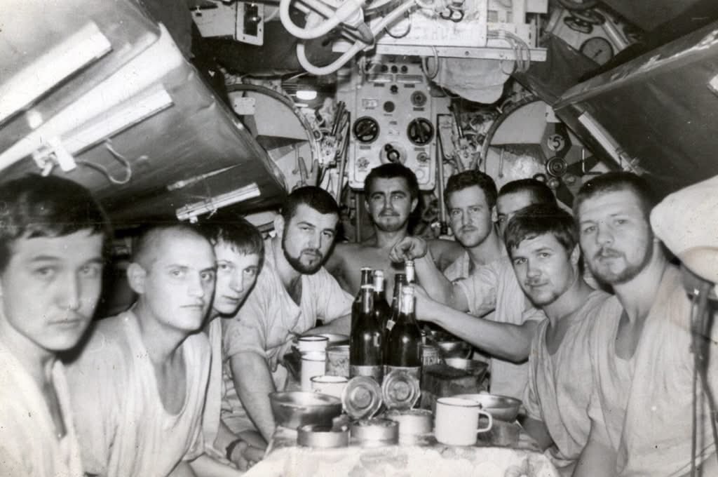 Capt_Navy's tweet photo. #ColdWar #SovietNavy #Submariners It's lunch time! https://t.co/T3UAzz5bWo