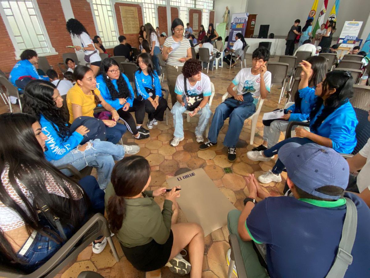 1/3 🚀 Seguimos con la #CundixRuta15
Llegamos a La Mesa y Vergara junto a jóvenes de Tequendama y Gualivá. 💬✨