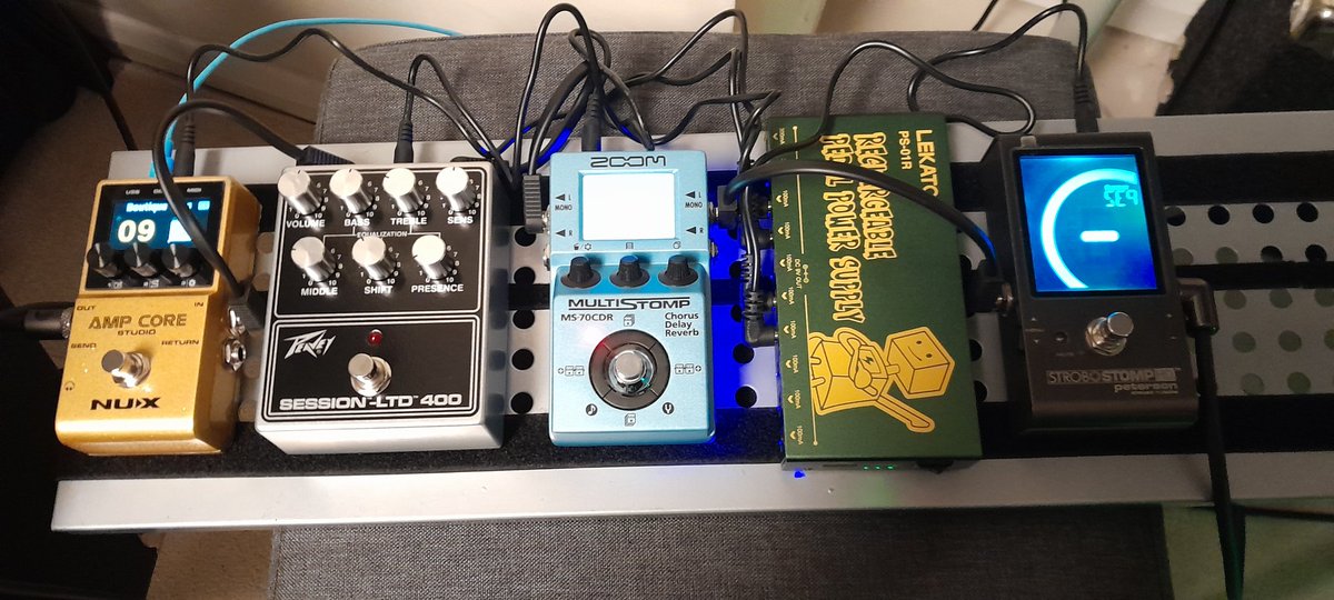 ChuckG700's tweet photo. Using the NUX Amp Core Studio with my computer, sent a lot of electronic noise to my NUX guitar pedal. The DSD Tech SH-G01L fixed this issue. I also bought a battery powered Lekato PS-01R power supply. Charged, it lasts for a long time! #guitar #pedalsteelguitar #pedalsteel https://t.co/iHHLAEqC8z