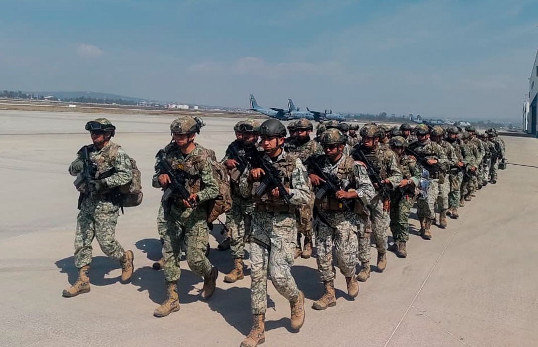 🚨 #Tamaulipas #Matamoros | Desde las 6:00 am, un fuerte operativo militar mantiene sitiado el ejido Sandoval en Matamoros. Elementos del Ejército cerraron accesos y un helicóptero sobrevuela la zona.

Link: direccioneszac.com/operativo-mili…