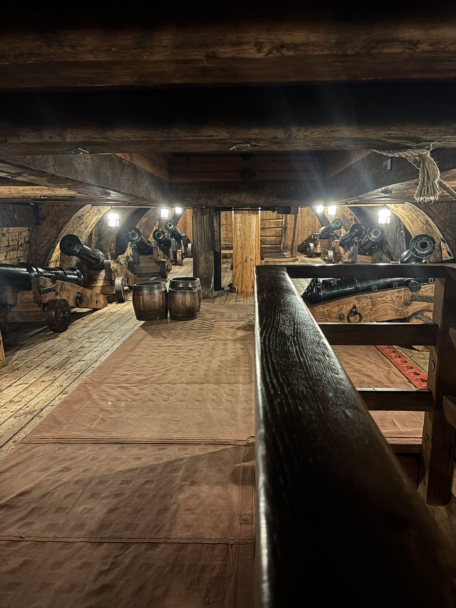 Notes From Row H 🎭 tweet media