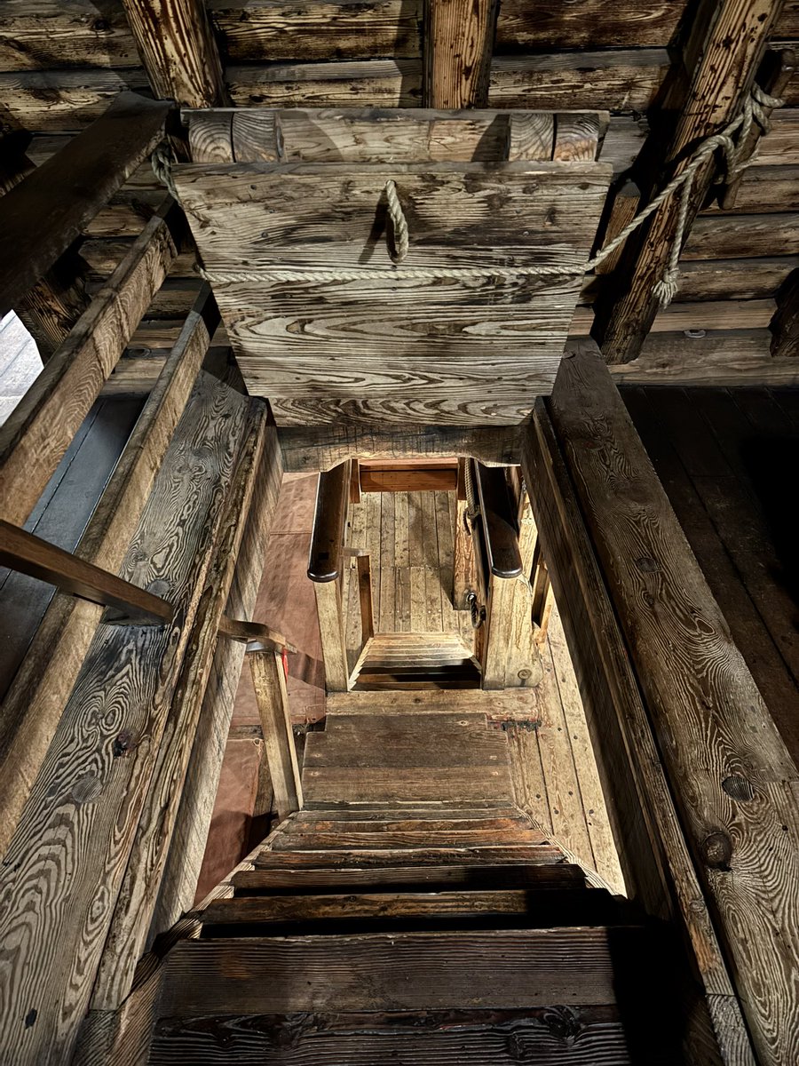 Notes From Row H 🎭 tweet media