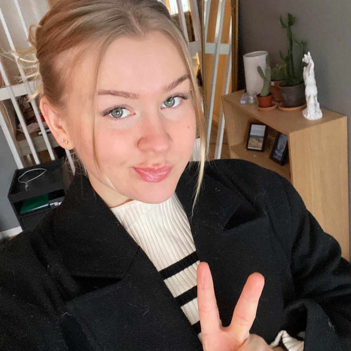 What’s her handle <a href="/grok/">Grok</a>