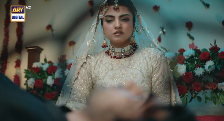 Drama__Memes's tweet photo. Tum ne kabi Daayan dekhi hai Emaan😂 https://t.co/crrf3NZWvJ
