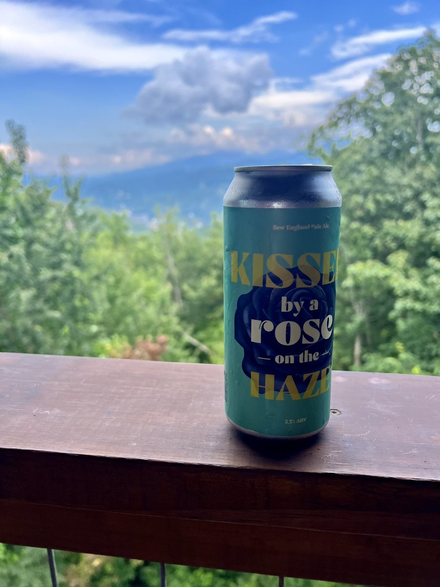 BeerAdviser's tweet photo. Throwback: Kissed By a Rose On the Haze (Shippingport × @mirrortwinlex , KY)
Floral-leaning hazy NEIPA that hit right on a Florida boat cruise.
Beer Adviser score: 4.004 / 5.0
One sip, you get the picture.
#BeerAdviser #ThrowbackBeer #HazyIPA #CraftBeerHistory #DrinkLocal https://t.co/tzXQaMuu2s