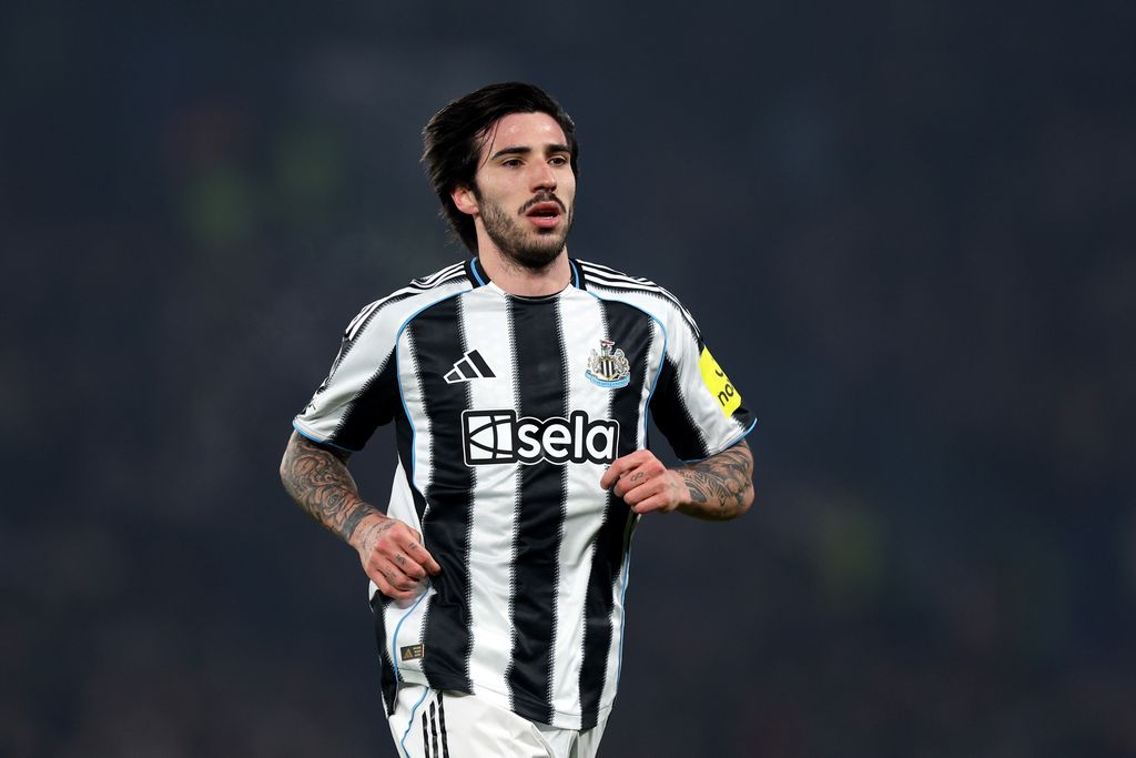 🚨  Tonali wants return to Italy. Manchester United have discussed signing the midfielder, however, Arsenal are prepared to advance and explore a deal seriously if the player opens the door to a Newcastle exit.  [<a href="/JacobsBen/">Ben Jacobs</a>, <a href="/UnitedStandMUFC/">The United Stand</a>] #mufc