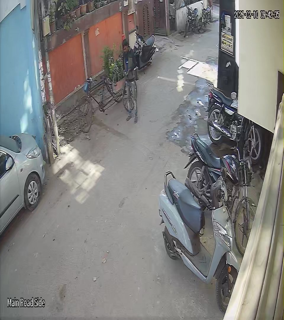 AdityaDosar's tweet photo. Dear Sir/Madam,
I would like to inform you about a repeated issue of parking in front of my house gate at 47, Chandra nagar, lal Bangla, Kanpur-208007.  informing the concerned individuals several times not to park their vehicle in front of our gate, they continue to do so. https://t.co/8jobvMXxoz