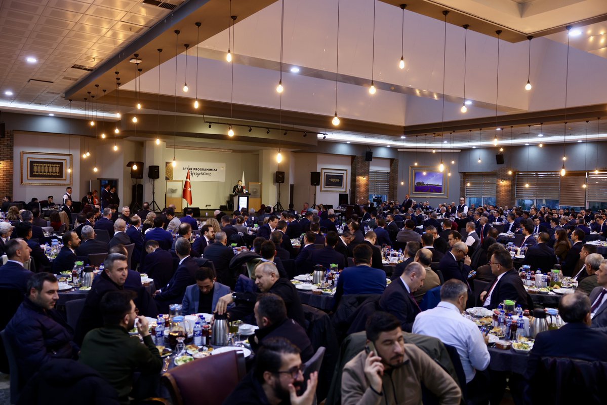 🌙 Bu akşam iftar soframızı <a href="/TCTarim/">T.C. Tarım ve Orman Bakanlığı</a> ailemizdeki değerli mesai arkadaşlarımızla paylaştık.

🤝 Aynı hedef için emek veren büyük ailemizin dayanışmasını ve kardeşlik ruhunu bir kez daha hissettik.

🌾 Tüm çalışma arkadaşlarımın ve aziz milletimizin Ramazan-ı Şerif’ini gönülden