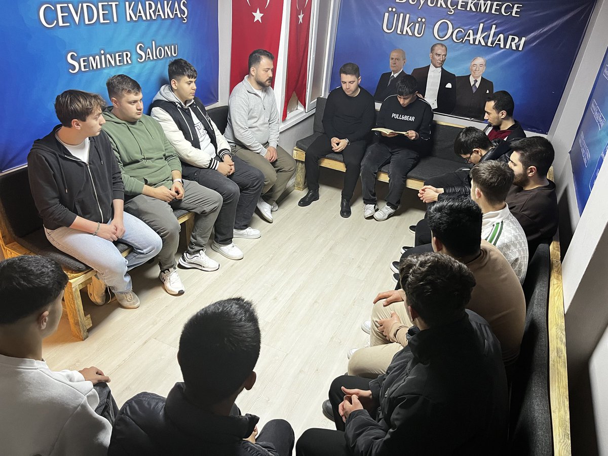 Ülkü Ocakları Büyükçekmece İlçe Başkanlığı olarak; başta Hocalı Katliamı olmak üzere tüm aziz şehitlerimizin ruhuna Kur’an-ı Kerim okunmuştur.
Allah (C.C.) okunmuş olan Yasin-i Şerif’i ve yapılan tüm duaları dergâh-ı izzetinde kabul ve makbul eylesin.