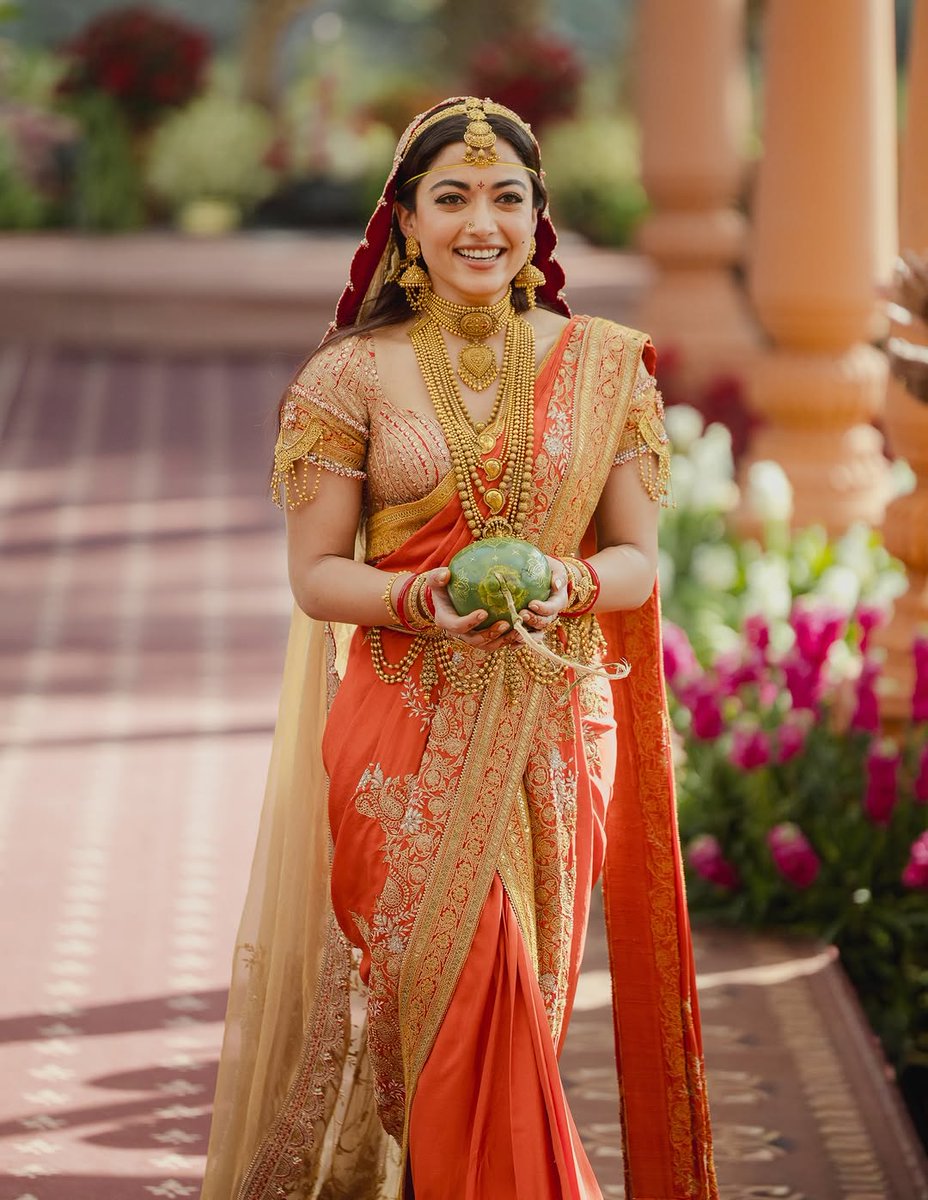 formylovesz's tweet photo. GODDESS😭✨

@iamRashmika 
#RashmikaMandanna #Virosh https://t.co/X9Bg5J0zzE