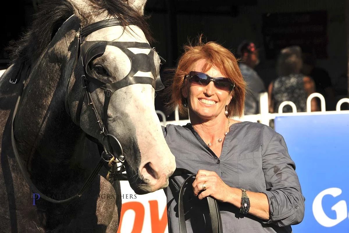 johntappracing's tweet photo. Joining us on the podcast is the innately talented and very versatile country trainer Jane Clement. Granddaughter of bush legend Merv Corliss, Jane has forged her own reputation as a trainer.  
https://t.co/j8Id5H8BR4 
@SkyRacingAU @racing_nsw @pantherspenrithleaguesclub #tappy https://t.co/ma2Qk3jUdM