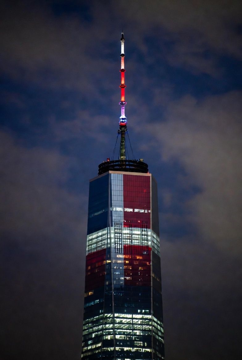 El One World Trade Center y 15 edificios más de Nueva York brillarán en rojo, blanco y azul para honrar la Independencia dominicana buff.ly/BF5IYuO #remolachanet