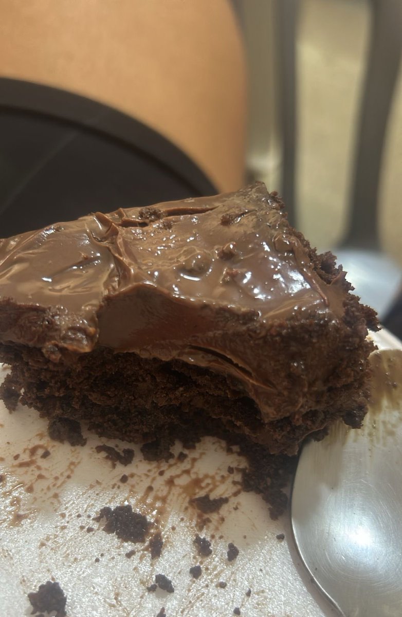 FMD_twt's tweet photo. ROTTY VIA WEVERSE. 

🐥: “오늘 맛있는 케이크랑 초콜릿을 먹었어요. 여러분은 이미 점심 먹었나요, 운명? https://t.co/0M0x1PNNjU