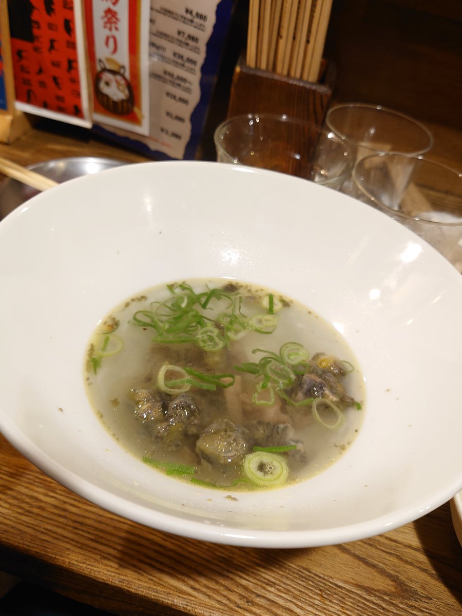 先日アオウミガメのスープを食べたのですが、海獣、は皆このような味なのですかね…
獣臭さと魚臭さを足して5倍に濃縮したような…本当に…私の夢が崩れ去りそう…(死ぬまでに食べられる肉を食べる(虫は除く)