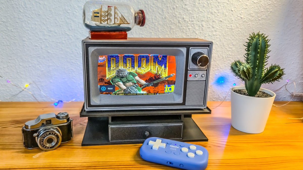 Raspberry_Pi's tweet photo. A yen for the old country lies behind this Argentinian retro TV build, one of our favourite articles from the brand-new issue of Raspberry Pi Official Magazine — out today!

https://t.co/1fgb6VE0gI https://t.co/SY6ACQbsdq