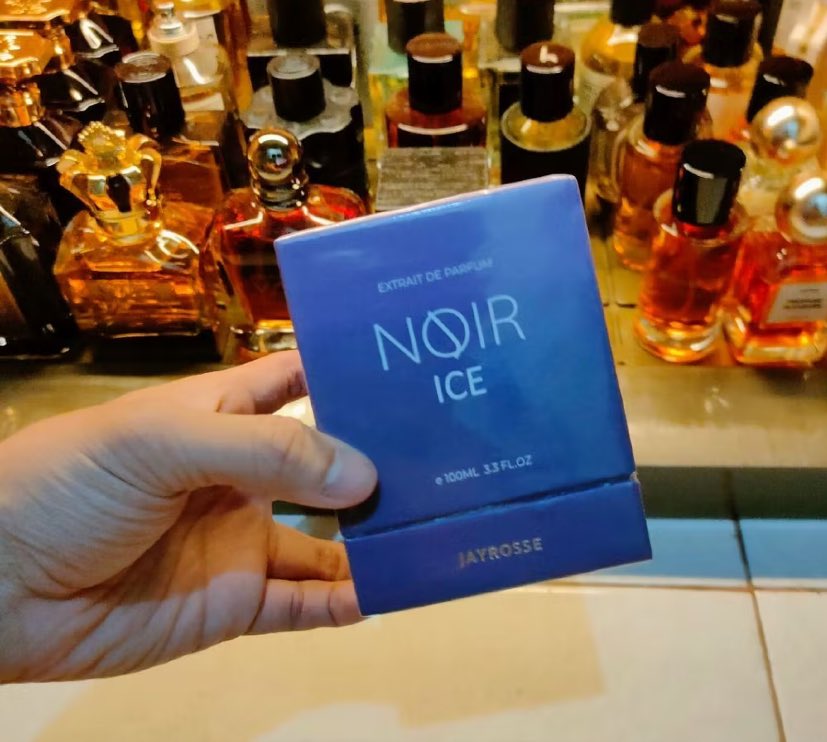 Dewaabyu's tweet photo. JUJUR gue awalnya nggak percaya parfum lokal bisa tahan lama.

Takut cuma wangi 1 jam terus ilang.

Tapi ini katanya best seller 8rb+ &amp; rating 4.9

Gue coba…
dan ternyata PROJECTION-NYA GILA sih.
Dipake pagi, sore masih kecium https://t.co/1Vhgfng6zS