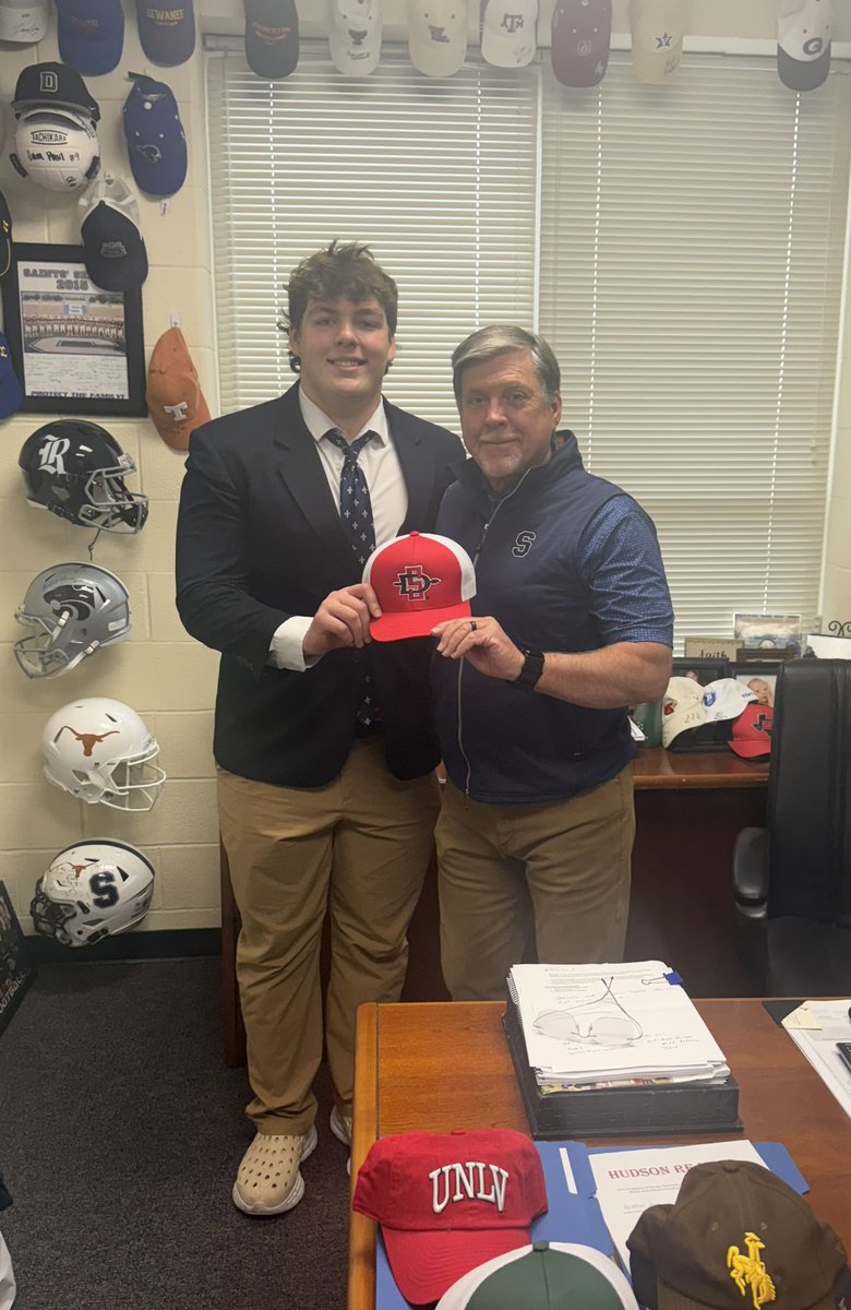 Kingston Beyer - 6’2 285 tweet media