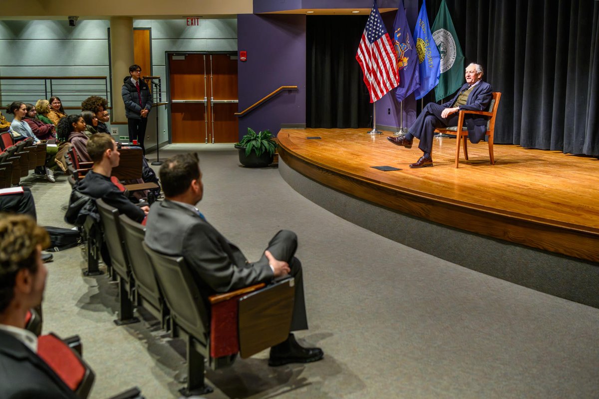 hvcclibrary's tweet photo. Highlights of yesterday's VOICES event.

The Entrepreneurs Club was proud to host Tom Curran, who shared powerful insights from his book, "Investing Ahead: Eight Rules for Confident Investing".

#EntrepreneursClub #VOICES #hvcclibrary

Photo credit: Vincent A Giordano https://t.co/BoCsXozBD4