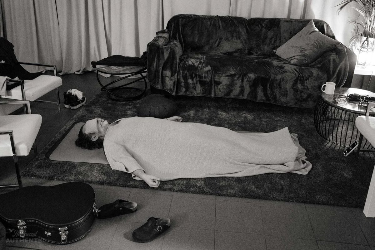 idiotequemoron's tweet photo. Backstage photos of Radiohead 2025 tour by Greg Williams (1/9) https://t.co/COZnfh5zDA