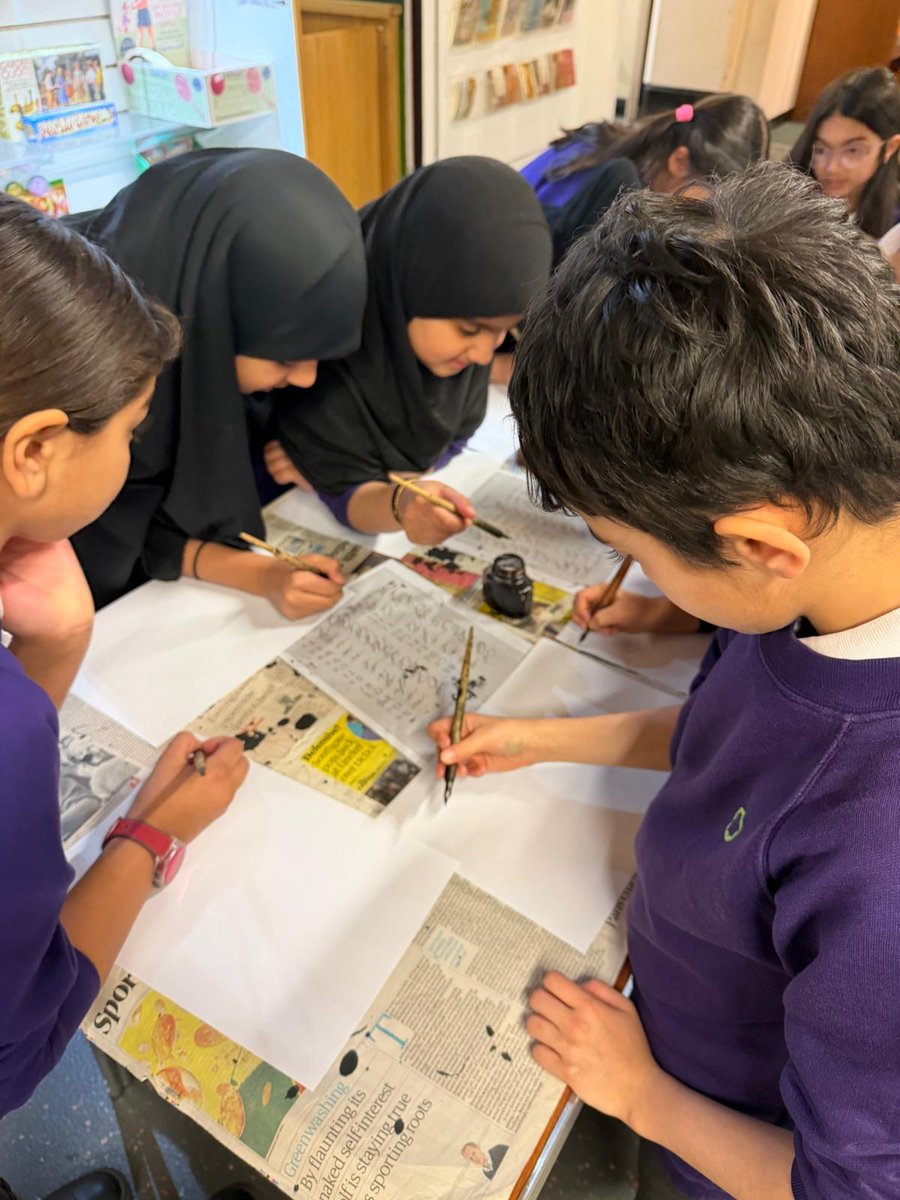 olive_bburn's tweet photo. Year 4 enjoyed visiting Blackburn Museum to learn all about the rich history of Blackburn and it's then booming cotton industry.
#IndustrialRevolution
#History
#bringinglearningtolife
#WeAreStar https://t.co/OQivKj7Esc