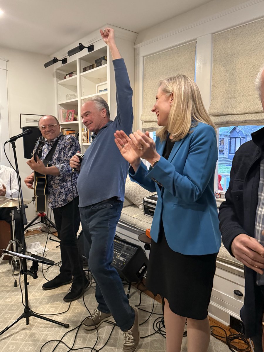 SpanbergerForVA's tweet image. Happy Birthday, @timkaine!
 
Thank you for your tireless work to serve the people of Virginia... and for always being ready to break out your harmonica!