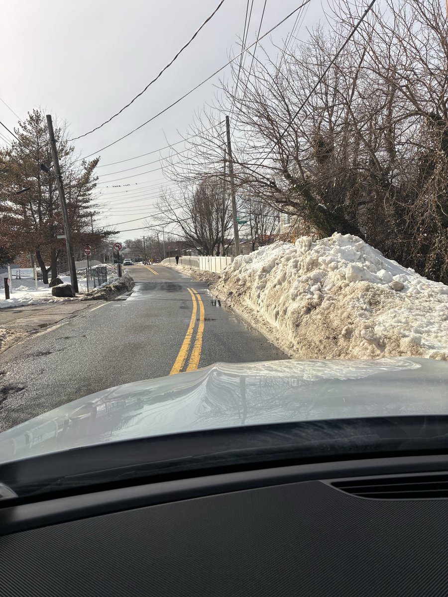 2/26 Driving lane is blocked by snow on West Fingerboard, Staten Island. <a href="/NYCSanitation/">NYC Sanitation</a> <a href="/NYC_DOT/">NYC DOT</a>