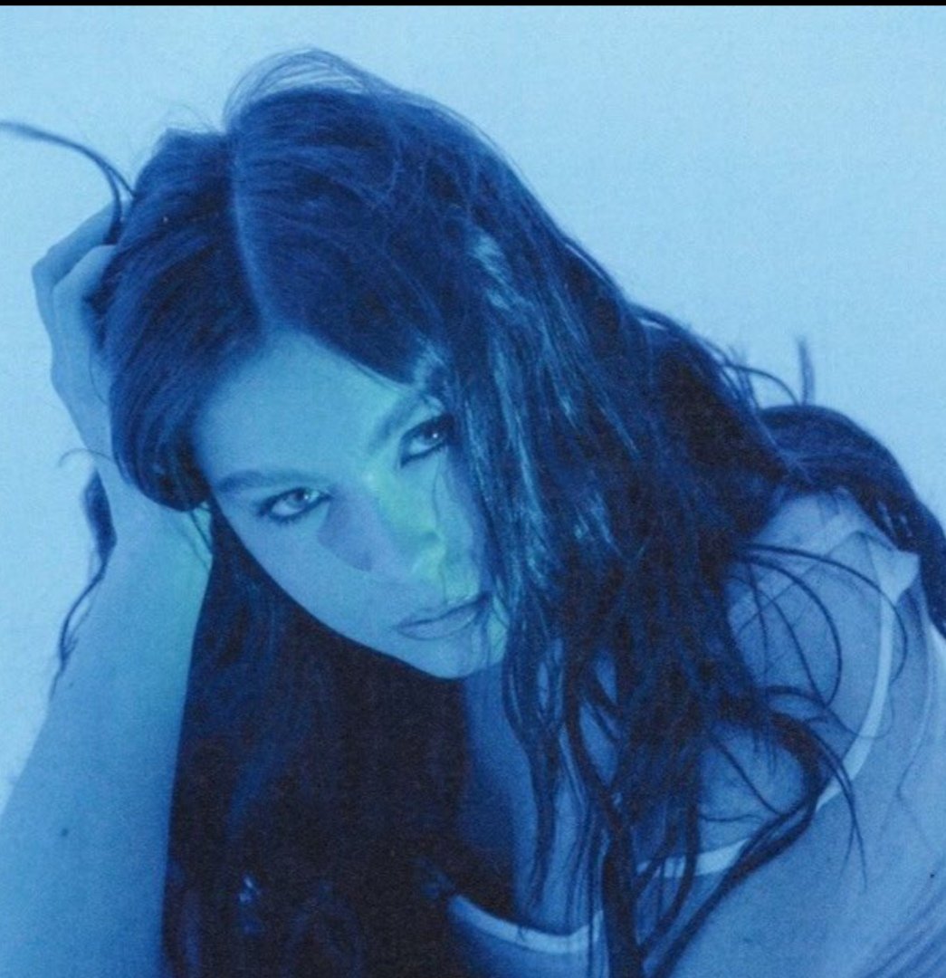 -No fué real-
Que Maravilla de canción,con una melodía y una preciosa voz😍
Chiara Oliver qué Grande eres. Gracias por tanto que nos das,guapísima en la foto y el videoclip una maravilla  ❤️❤️
NO FUE REAL IS OUT