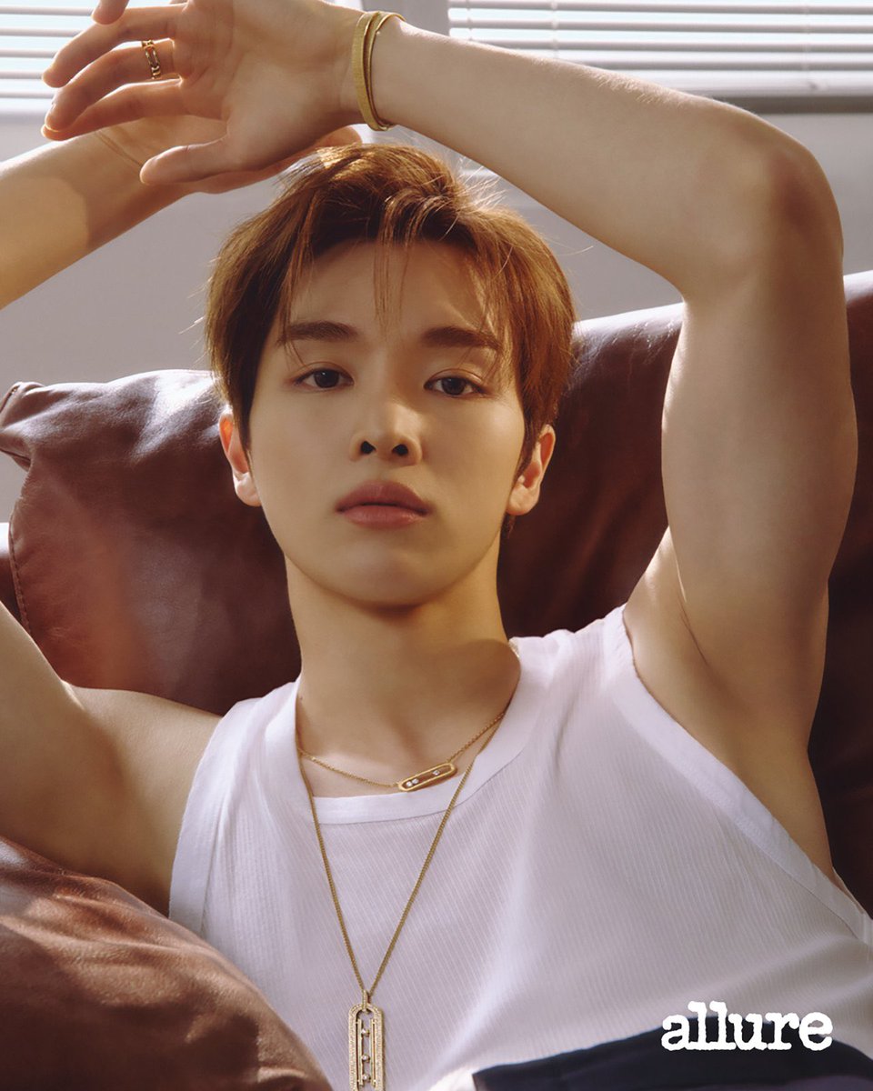 he has an armpit fetish i KNOWWW