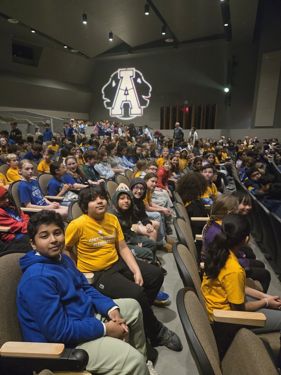 We loved seeing Cinderella today <a href="/ApexHighSchool/">Apex High School</a> Amazing performance put on by everyone there!!! 🎉❤️🎭