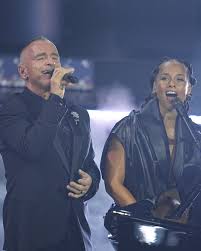 mohicani's tweet image. #Sanremo2026 @RamazzottiEros canta "Adesso tu" 40 anni dopo vittoria di @SanremoRai e duetta con @aliciakeys sulle note di "Aurora". Premio alla carriera per #moğol. #NicolòFilippucci conquista "Sanremo Giovani". #AngelicaBove vince premio critica e sala stampa per #nuoveproposte
