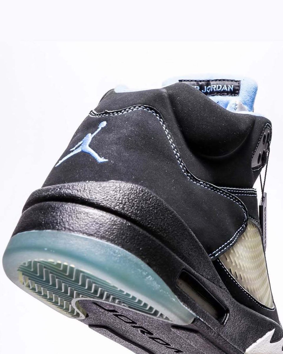 JustFreshKicks tweet media