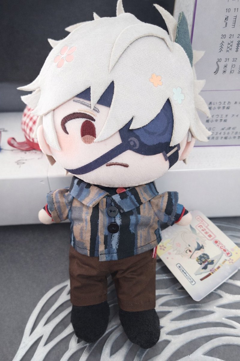 鬼丸さんようやくお迎えできたので、へその緒（タグ）と元のお衣装そのままでサイズチェック
行けそうです
ただ若干飾緒の影が出るからもう少し大きめがいいか…うーん