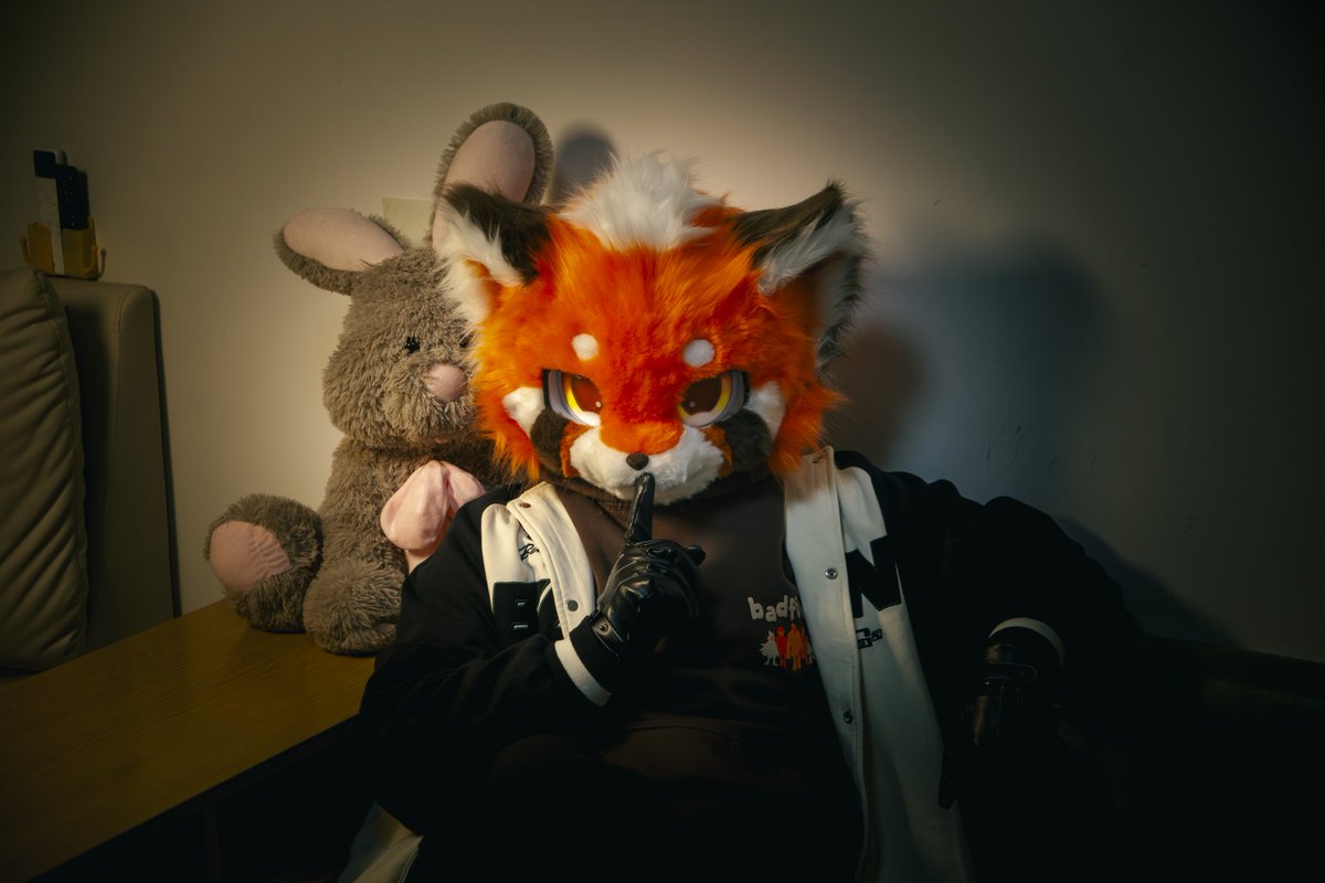 Salkh1107's tweet photo. 嘘~
#FursuitFriday https://t.co/KubwIPO2Si