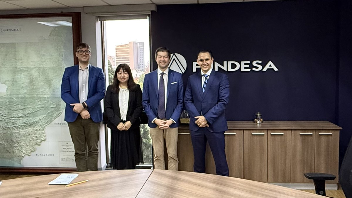 FUNDESA's tweet photo. Director Ejecutivo de @FUNDESA, @jczapata_s se reunió con representantes de @CSIS y el Fondo de Cooperación Internacional de la República de China Taiwán 🇹🇼 #ICDF para comentar sobre los avances de la inversión de China Taiwán en el país, y las oportunidades en infraestructura. https://t.co/ZOYL5kGpYL