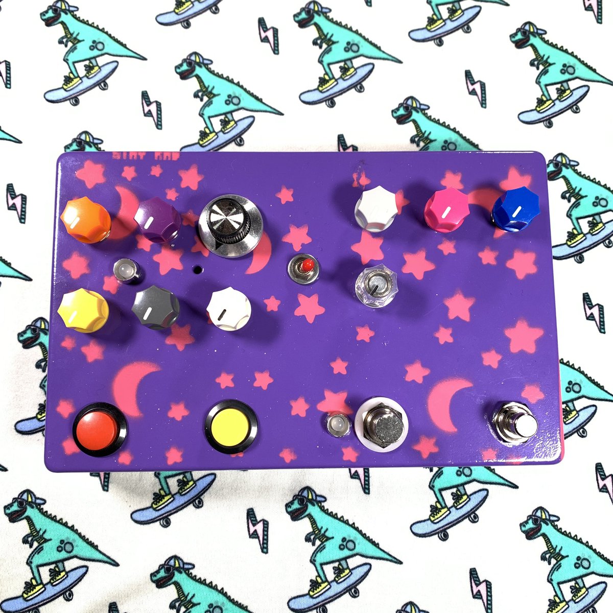 welcome to your life..
there’s no turning back…
@ digdugDIY.etsy.com
🌊🎷🌝🌏🎨🍕
• MODDED YAMAHA VSS30
• MYSTERY PIZZA ARCADE
• WAX POETIC
• MOON SURFER SUPREME
• OPZ TRRS I/O FX SUPREME
• SUPER METROPOLIS x OG CASSETTE
• THE WEIGHT
• DIGITAL SURF
• GEMINI
• PURP