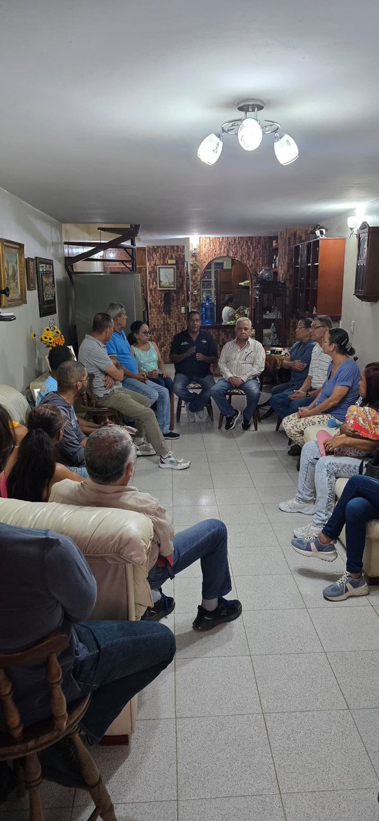 @Causarpalavecino en su reunión ordinaria semanal parroquia  José G Bastidas con la presencia de <a href="/oswaldomendezm/">oswaldo mendez.</a> Sec.gral regional y <a href="/eujolopez789/">eujolopez789@hotmail.com</a>  Sec.organiz.regional
1.Revision plan estructuración por sectores
2.Planes de org.elrctorsl.
3. Movilización 07/03
