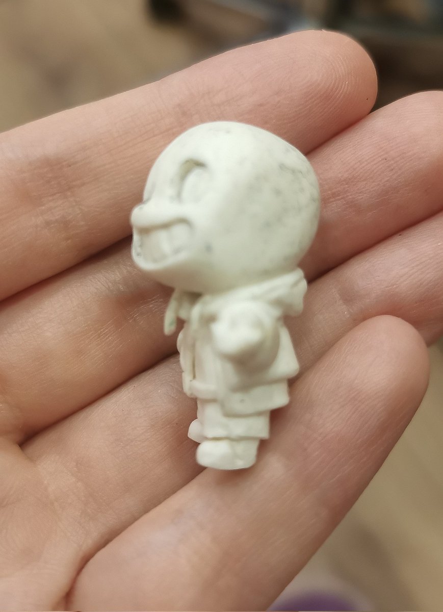 StarCatBloomTH's tweet image. I made myself a little Sans keychain. Now I'll never buy figurines again. I'll make everything myself. 🤣

I still don't have money for paint, so the color will come later.😔