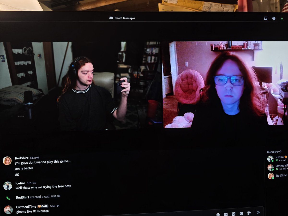 Hanging with my girl tonight for the first time on discord 😊