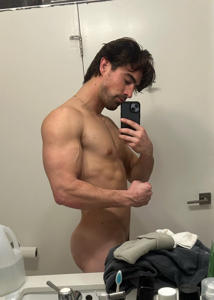 Axel Stone tweet media