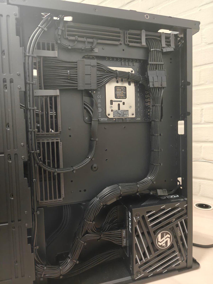 黒戸モノ🍚自作PC系Vtuber！ (@kuroto_mono) / Posts / X