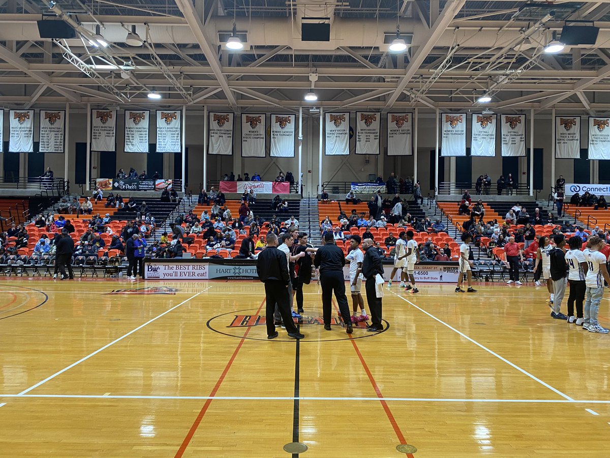 centercourt42's tweet image. The View From Centercourt 
at #BuffState

Great to be back in the Sports Arena for the best &amp;amp; most important basketball of the season!  

Tonight it’s the Section VI 
Class AAA Semifinals 🏀🏆🏀