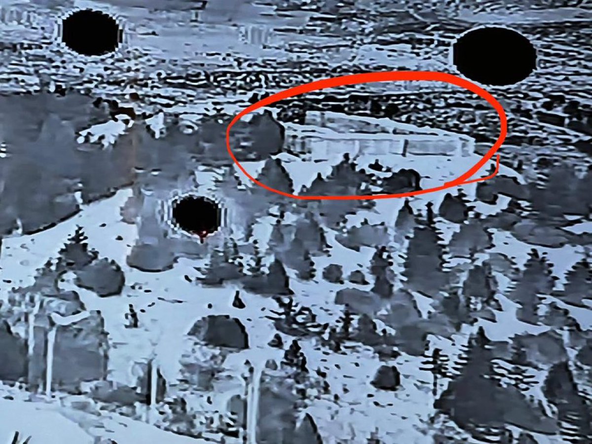 🔴 پاکستانی مسلح افواج نے شوال سیکٹر کے سامنے واقع ایک افغان چوکی پر قبضہ کر لیا۔ 
جنگ اب صرف فضائی حملوں تک محدود نہیں رہی بلکہ زمینی سطح پر بھی براہِ راست تصادم ہو رہا ہے۔