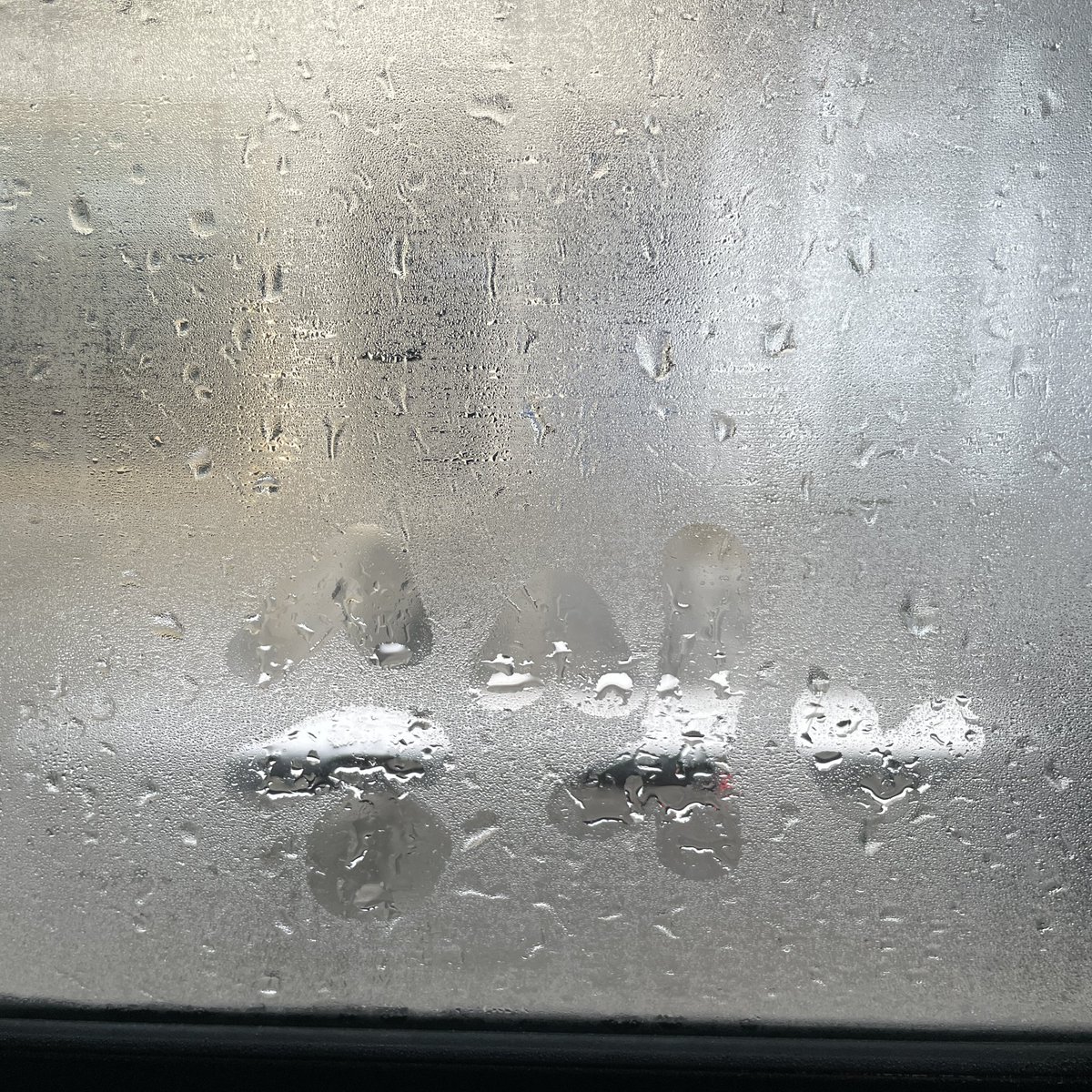 승식이 추천곡 성에들으면서 창문에 이름쓰기😍
오늘하루도 화이팅이야୧( “̮ )୨