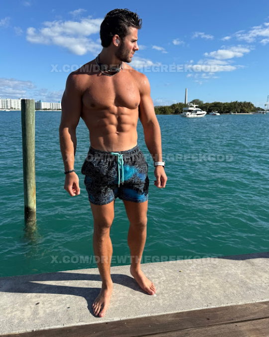 DrewTheGreekGod's tweet image. No caption. Just coastline proof. #MensPhysique #Abs #Fitness #BeachBody