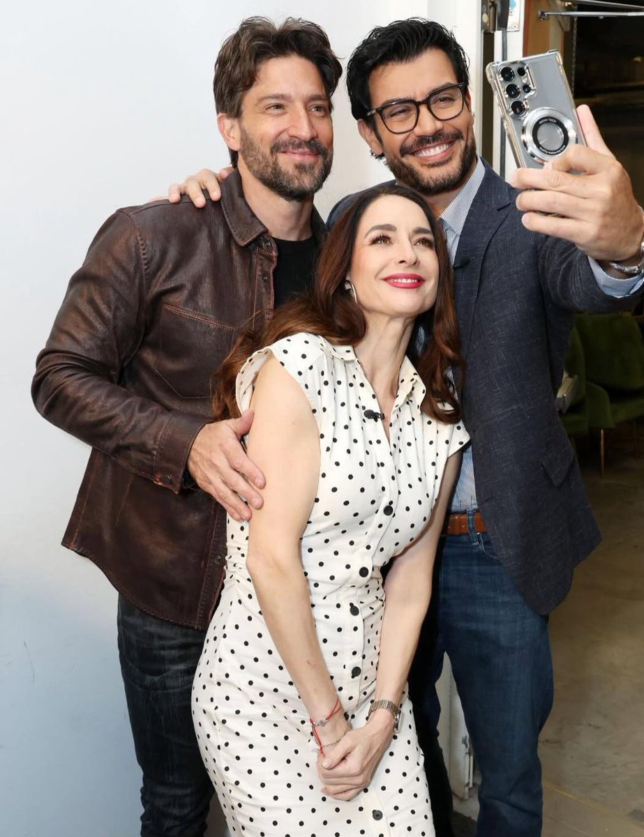 Lo que más veo la manito de él en ella jejeje 

LUITANA ENDGAME

#MiVerdadOculta